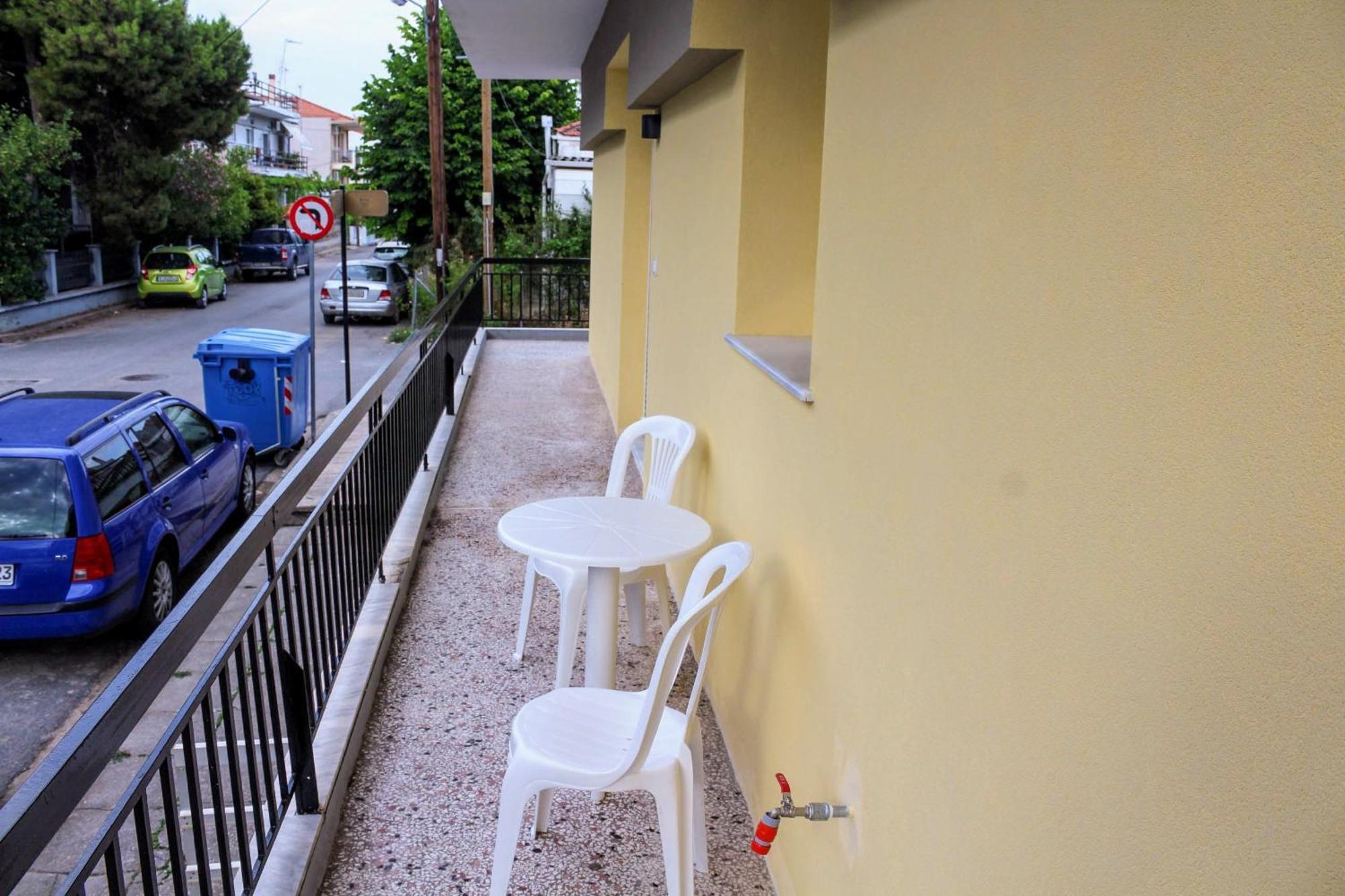 Konstantinos Apartment Неа Мудания Екстериор снимка